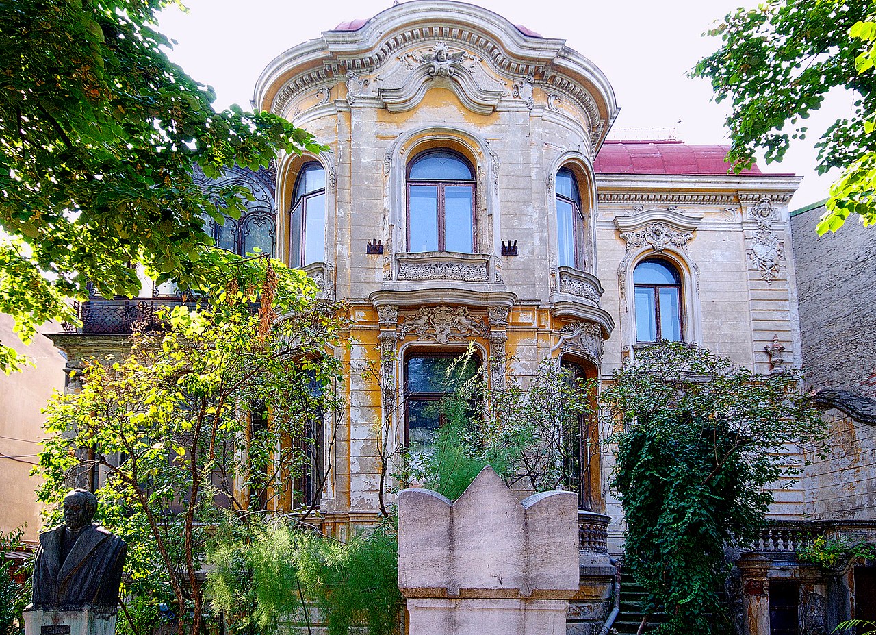 1280px-Casa_Macca_-_Institutul_de_Arheologie__Vasile_Pârvan__(2).jpg