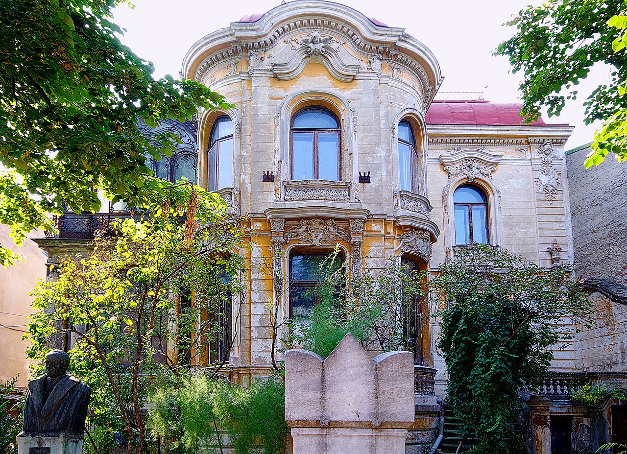 1280px-Casa_Macca_-_Institutul_de_Arheologie__Vasile_Pârvan__(2).jpg