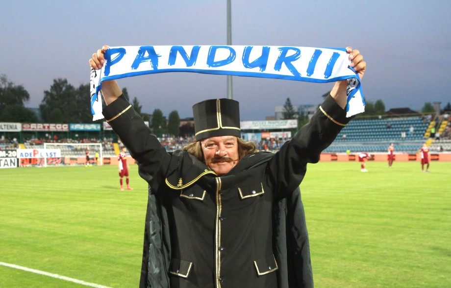 TUDOR_PANDURII.jpg