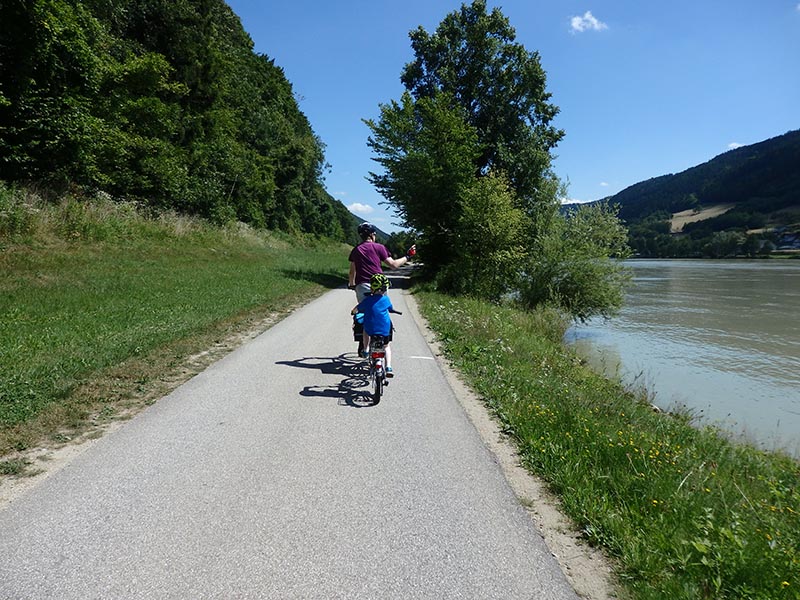 danube-cycle-path-family.jpg